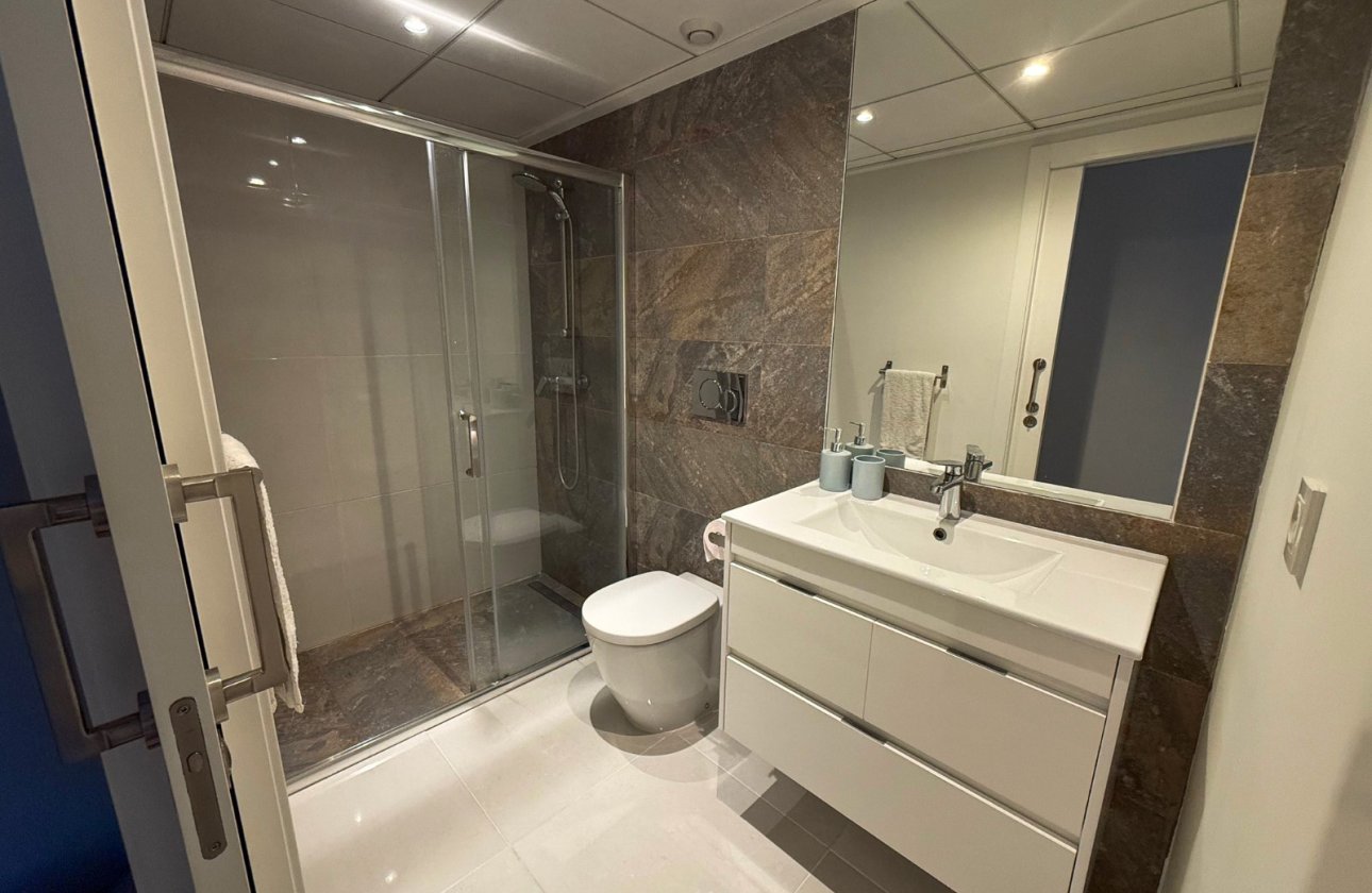 Resale - Villa - Torrevieja