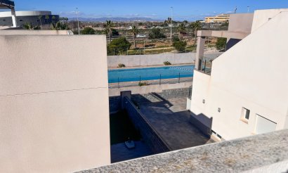 Resale - Villa - Torrevieja