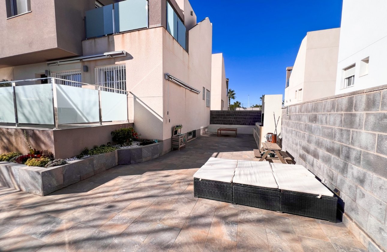 Resale - Villa - Torrevieja