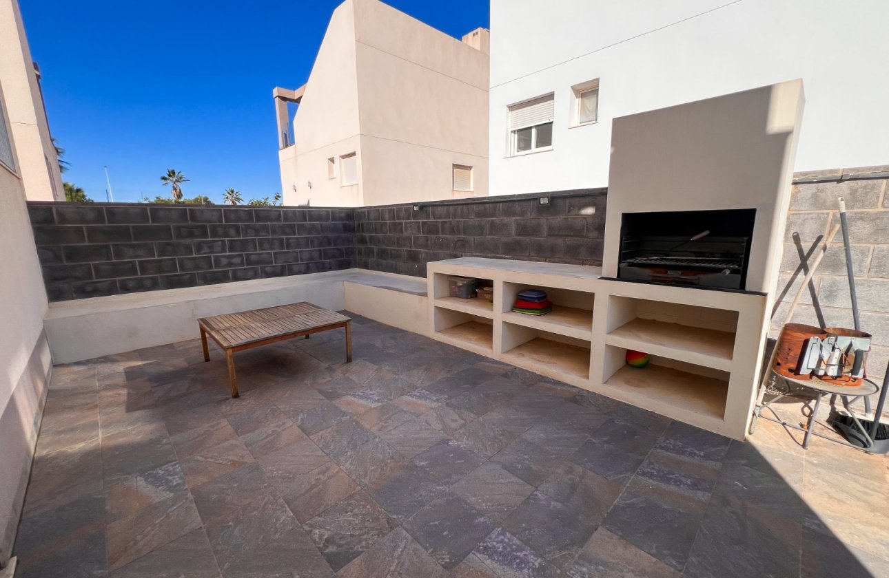 Resale - Villa - Torrevieja