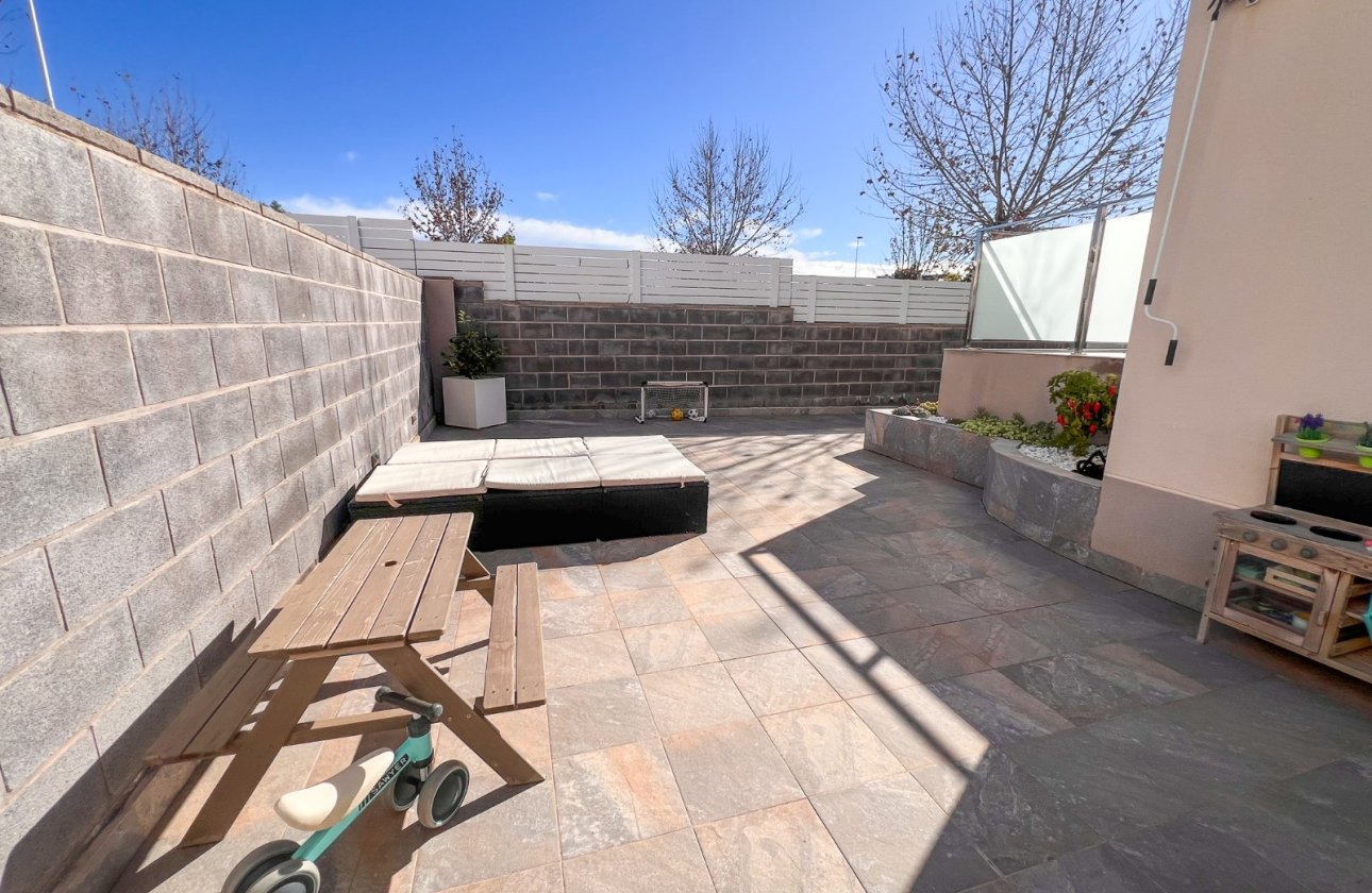 Resale - Villa - Torrevieja