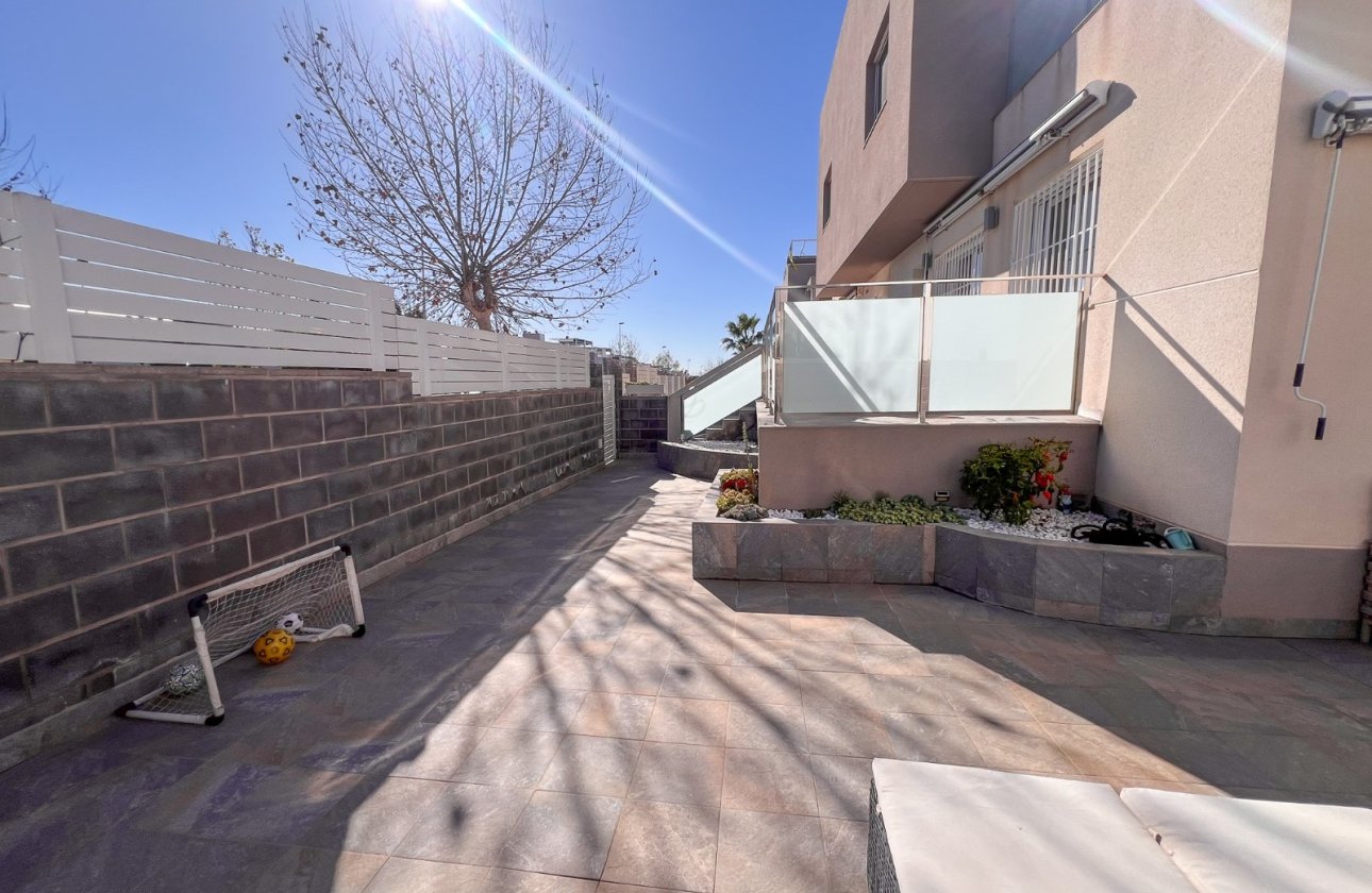 Resale - Villa - Torrevieja