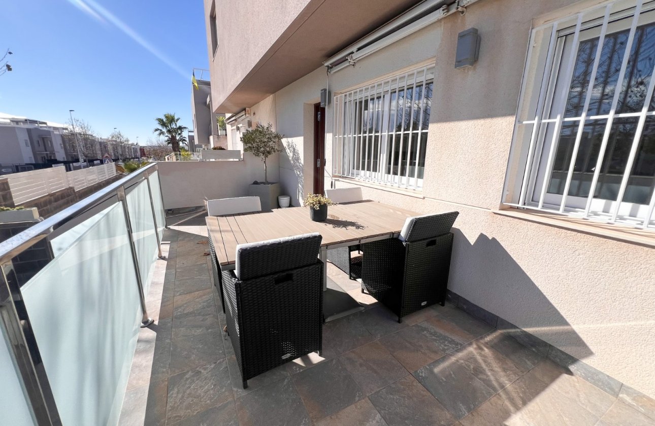 Resale - Villa - Torrevieja