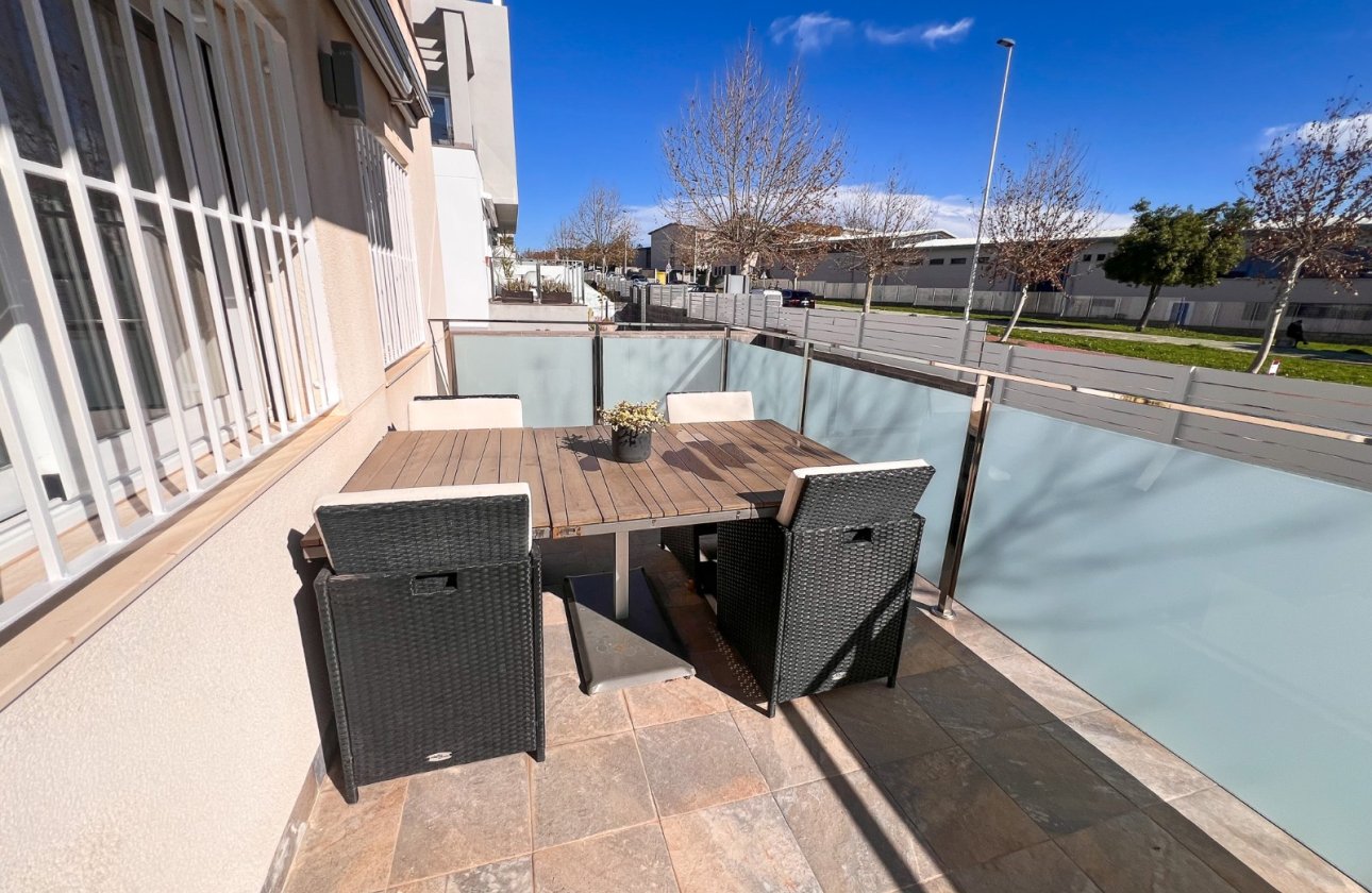 Resale - Villa - Torrevieja