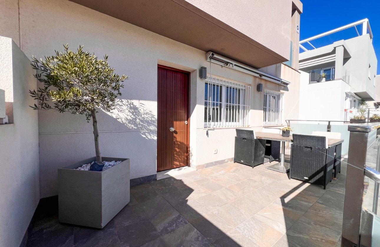 Resale - Villa - Torrevieja