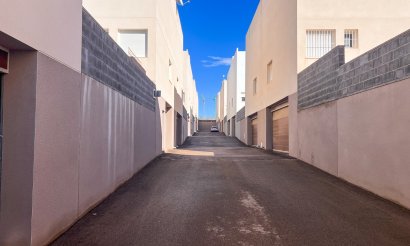 Resale - Villa - Torrevieja