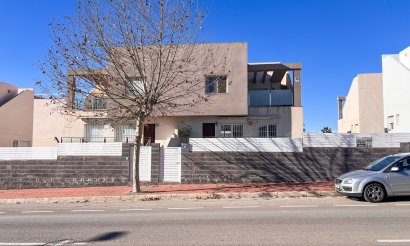 Resale - Villa - Torrevieja