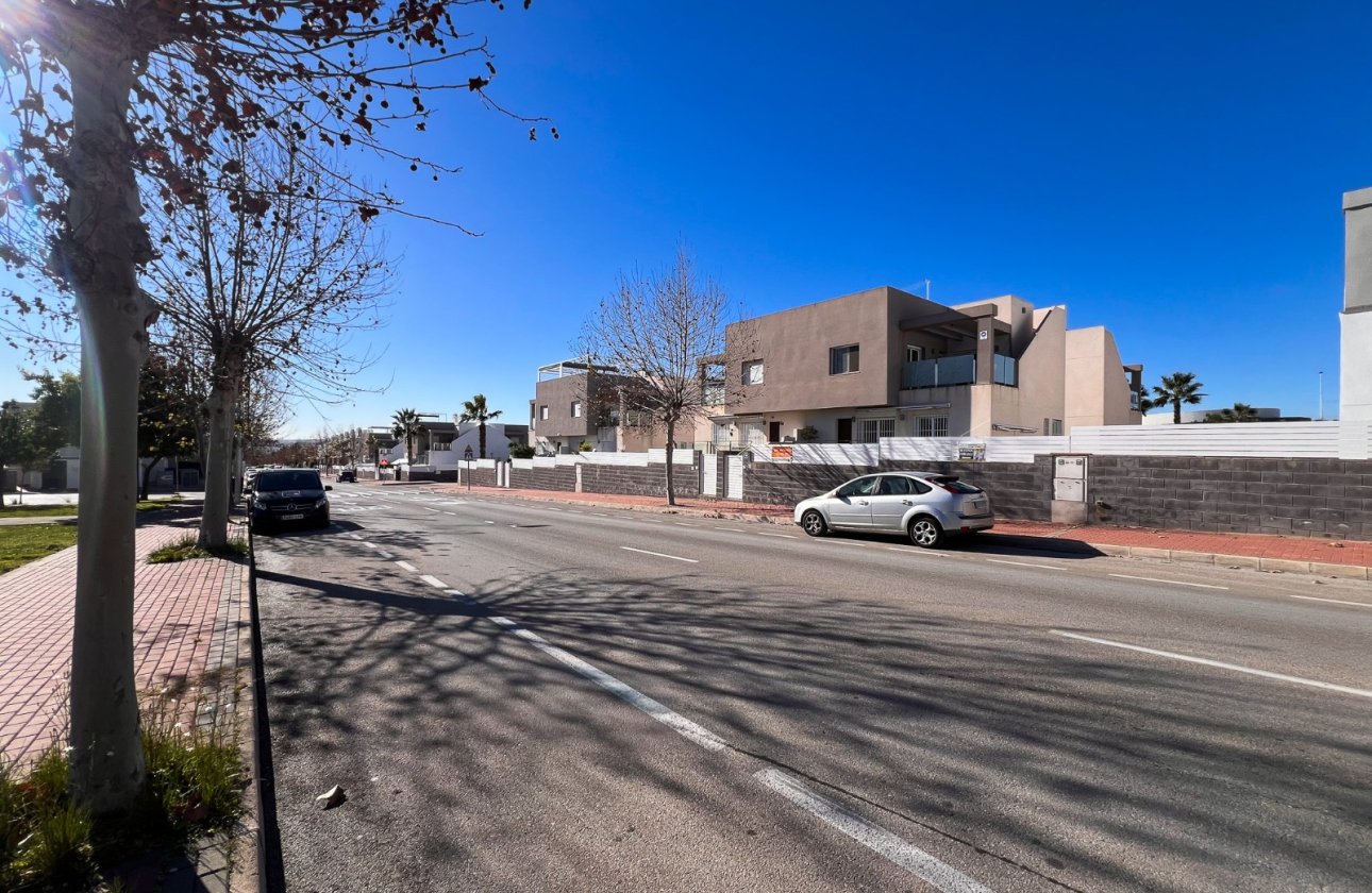 Resale - Villa - Torrevieja