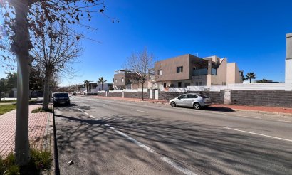 Resale - Villa - Torrevieja