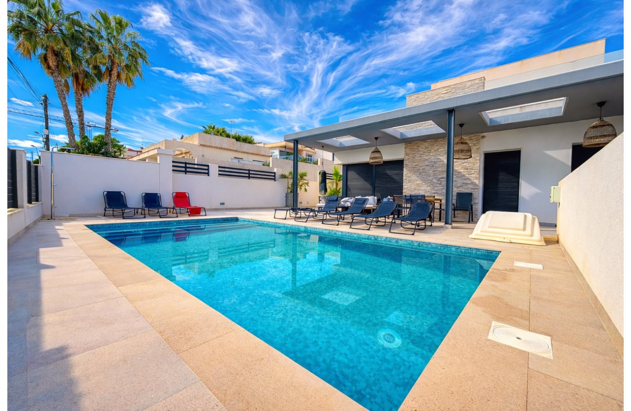 Resale - Villa - Los Balcones