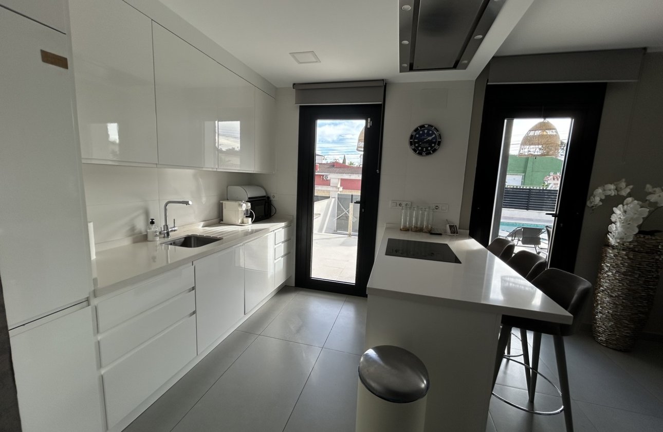 Resale - Villa - Los Balcones