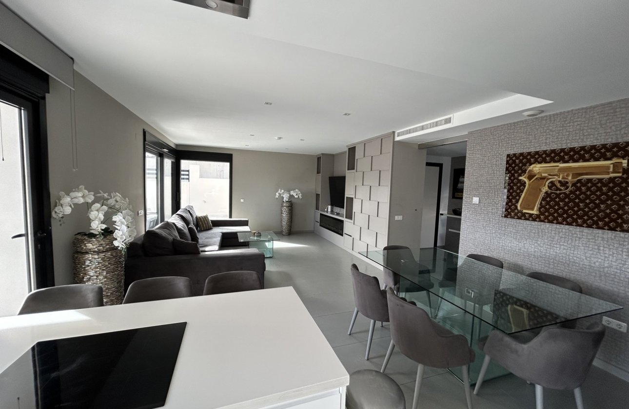 Resale - Villa - Los Balcones