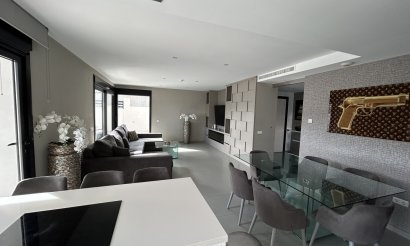 Resale - Villa - Los Balcones