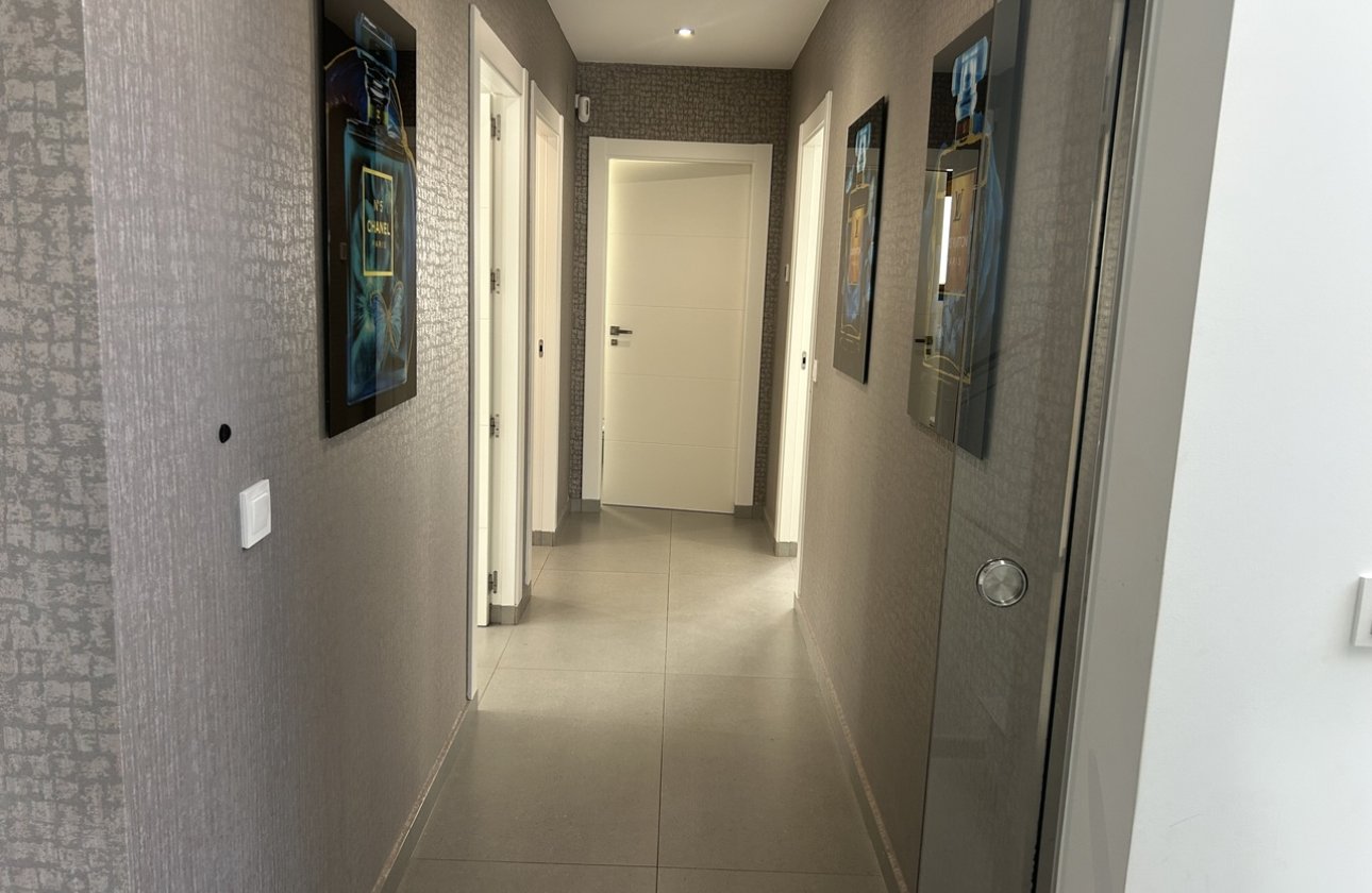 Resale - Villa - Los Balcones