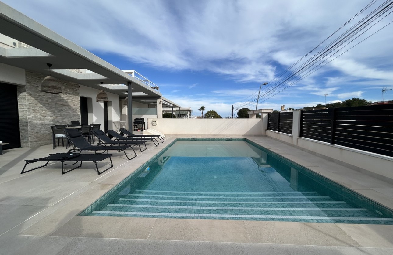 Resale - Villa - Los Balcones