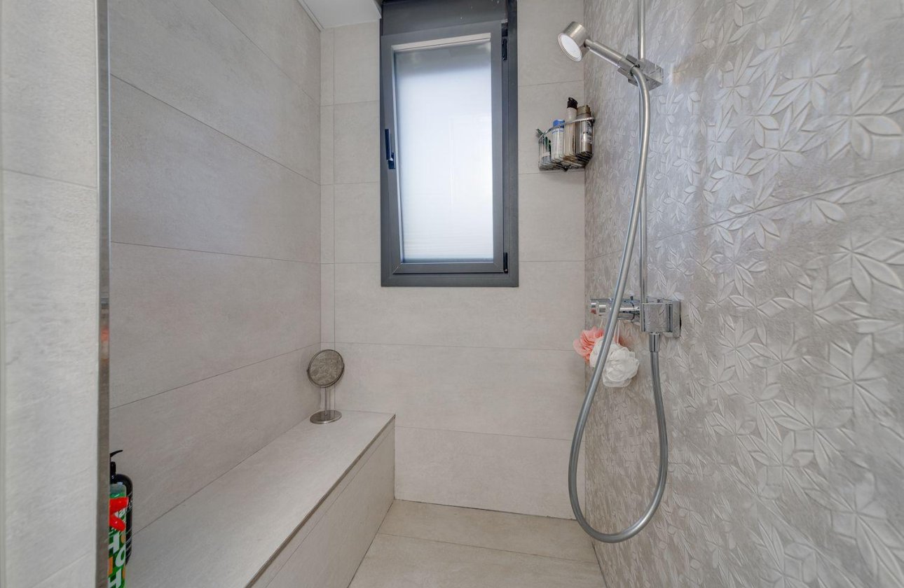 Reventa - Villa - Torrevieja - Los Balcones