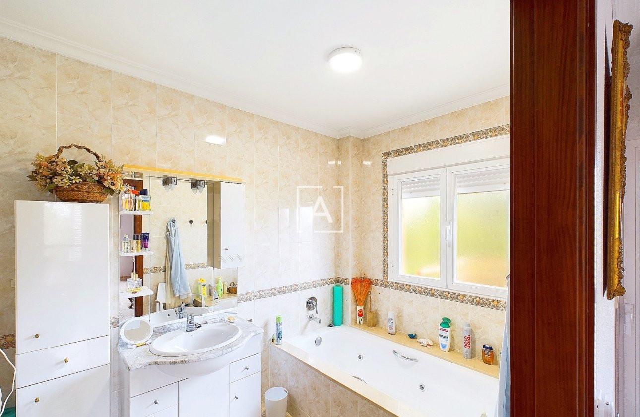 Resale - Villa - Pinar de Campoverde