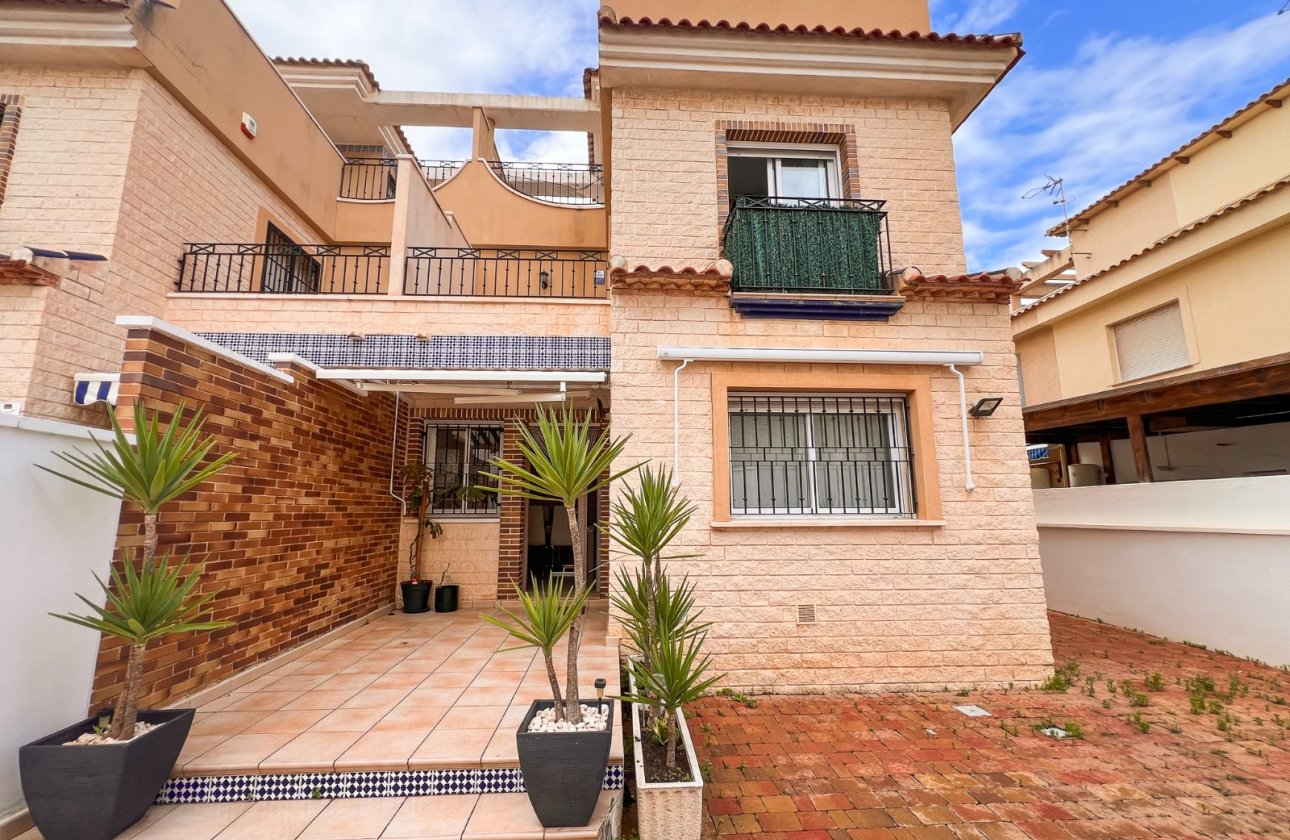 Resale - Villa / Semi detached - Pilar de la Horadada