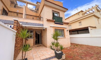 Resale - Villa / Semi detached - Pilar de la Horadada