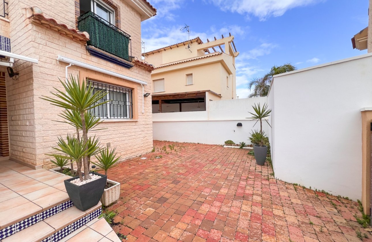 Resale - Villa / Semi detached - Pilar de la Horadada