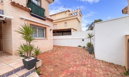 Resale - Villa / Semi detached - Pilar de la Horadada
