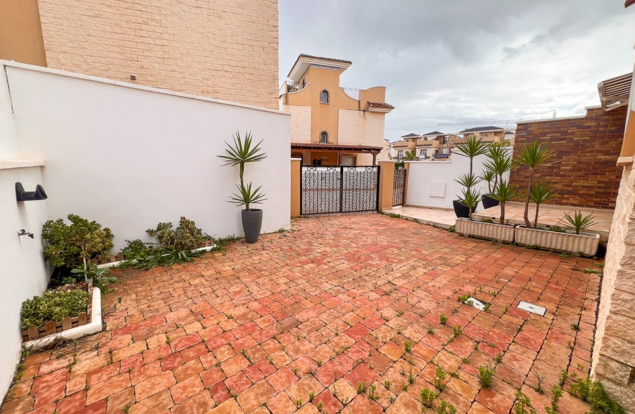 Resale - Villa / Semi detached - Pilar de la Horadada