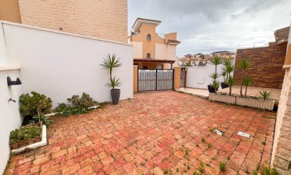 Resale - Villa / Semi detached - Pilar de la Horadada