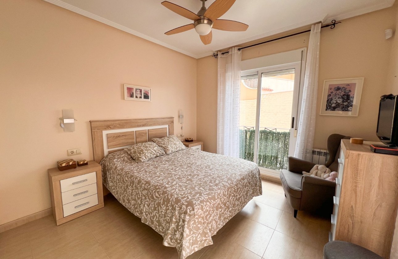 Resale - Villa / Semi detached - Pilar de la Horadada