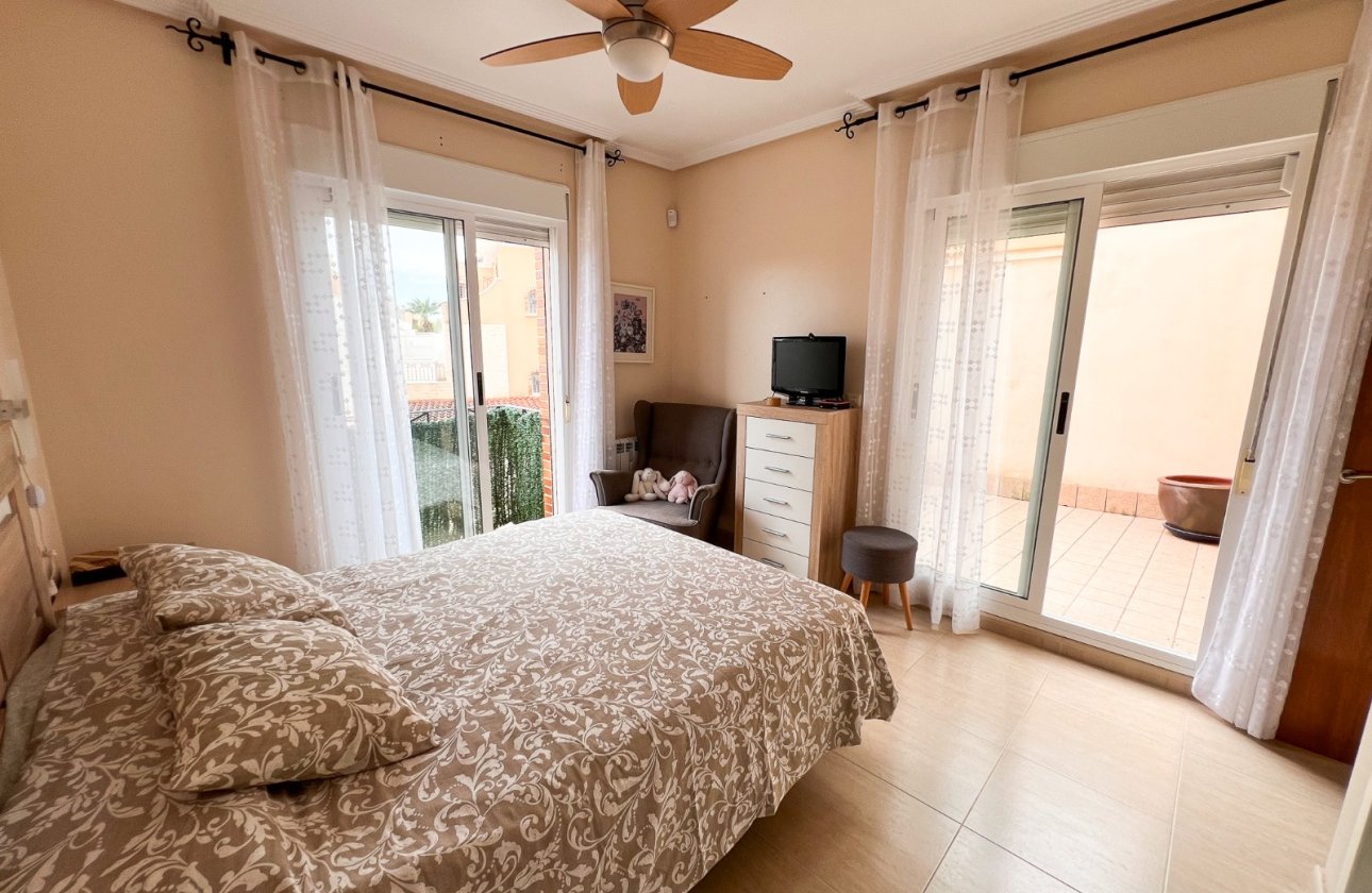 Resale - Villa / Semi detached - Pilar de la Horadada