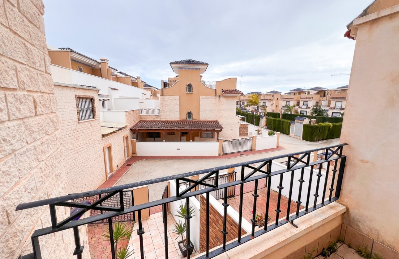 Resale - Villa / Semi detached - Pilar de la Horadada