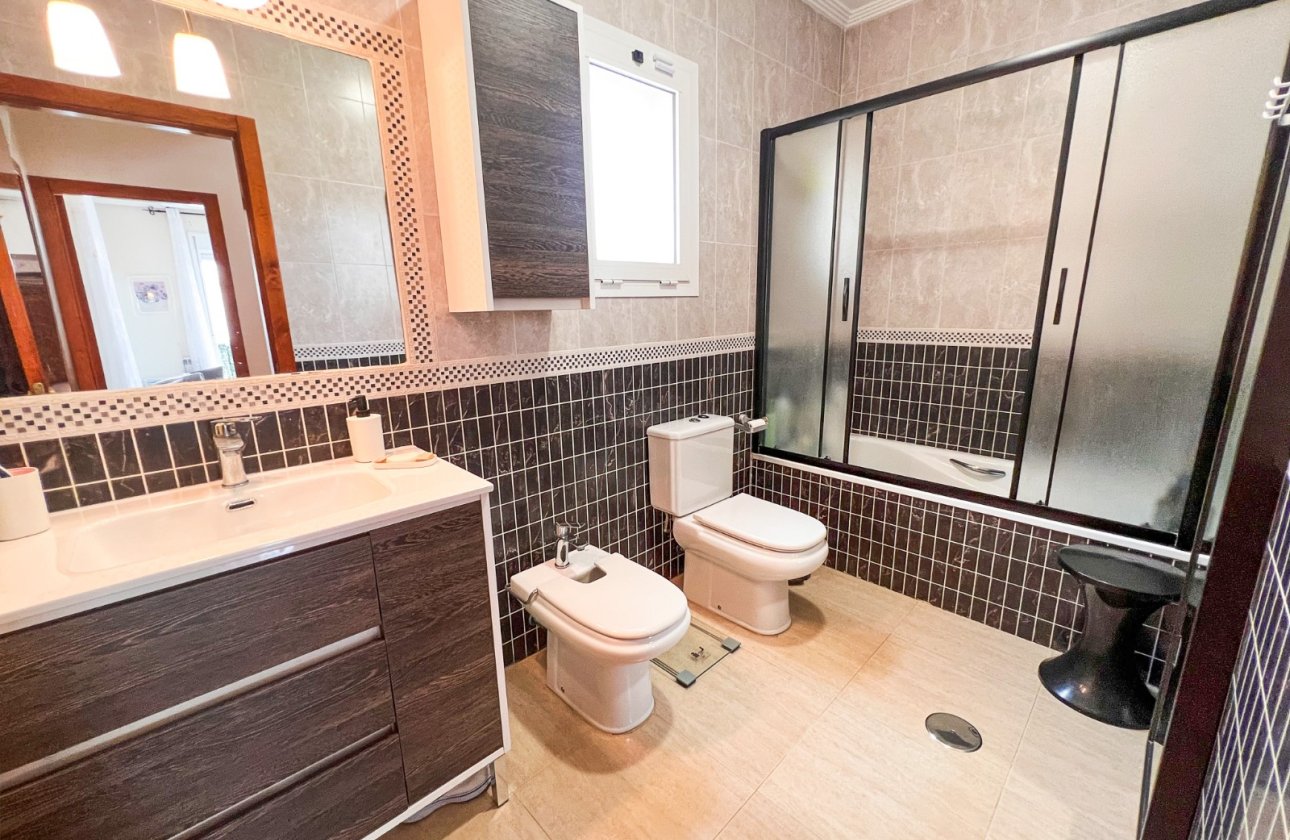 Resale - Villa / Semi detached - Pilar de la Horadada