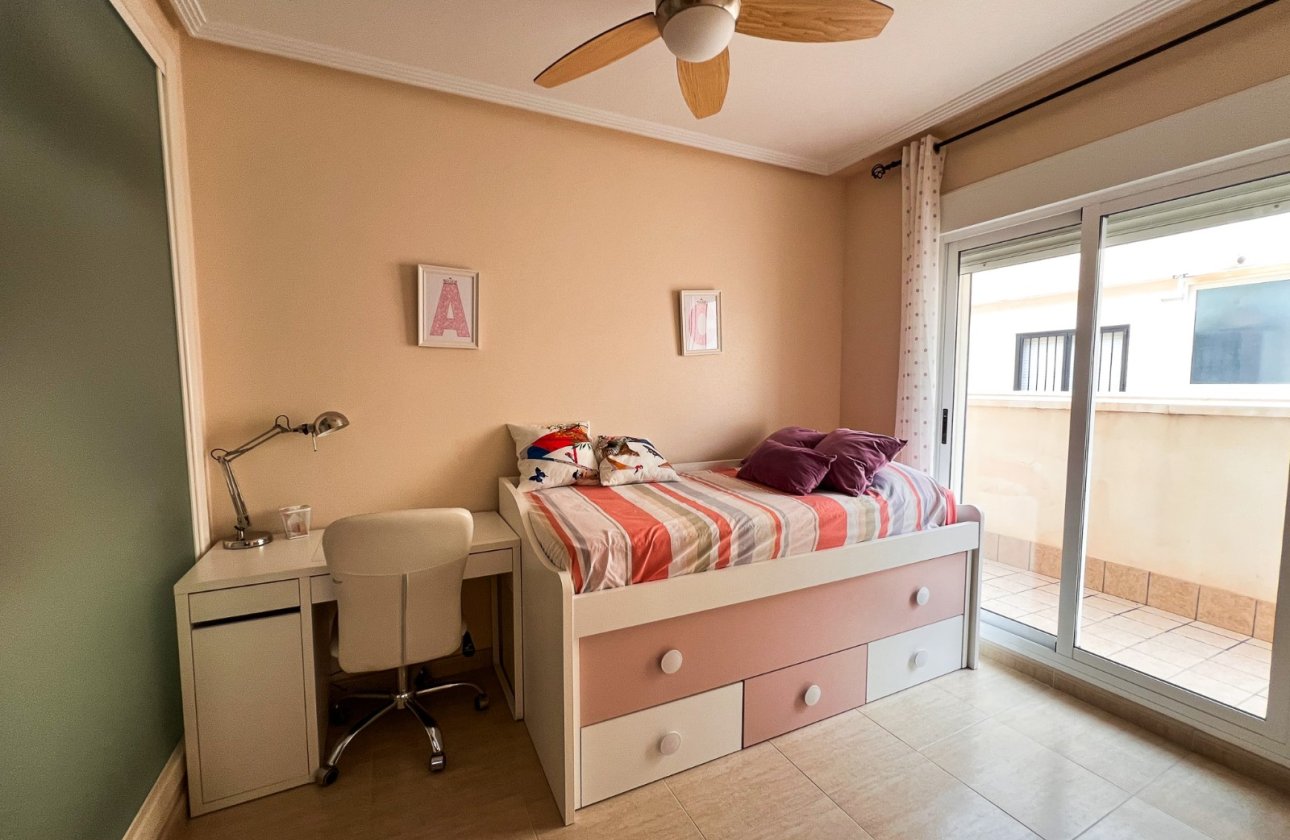 Resale - Villa / Semi detached - Pilar de la Horadada