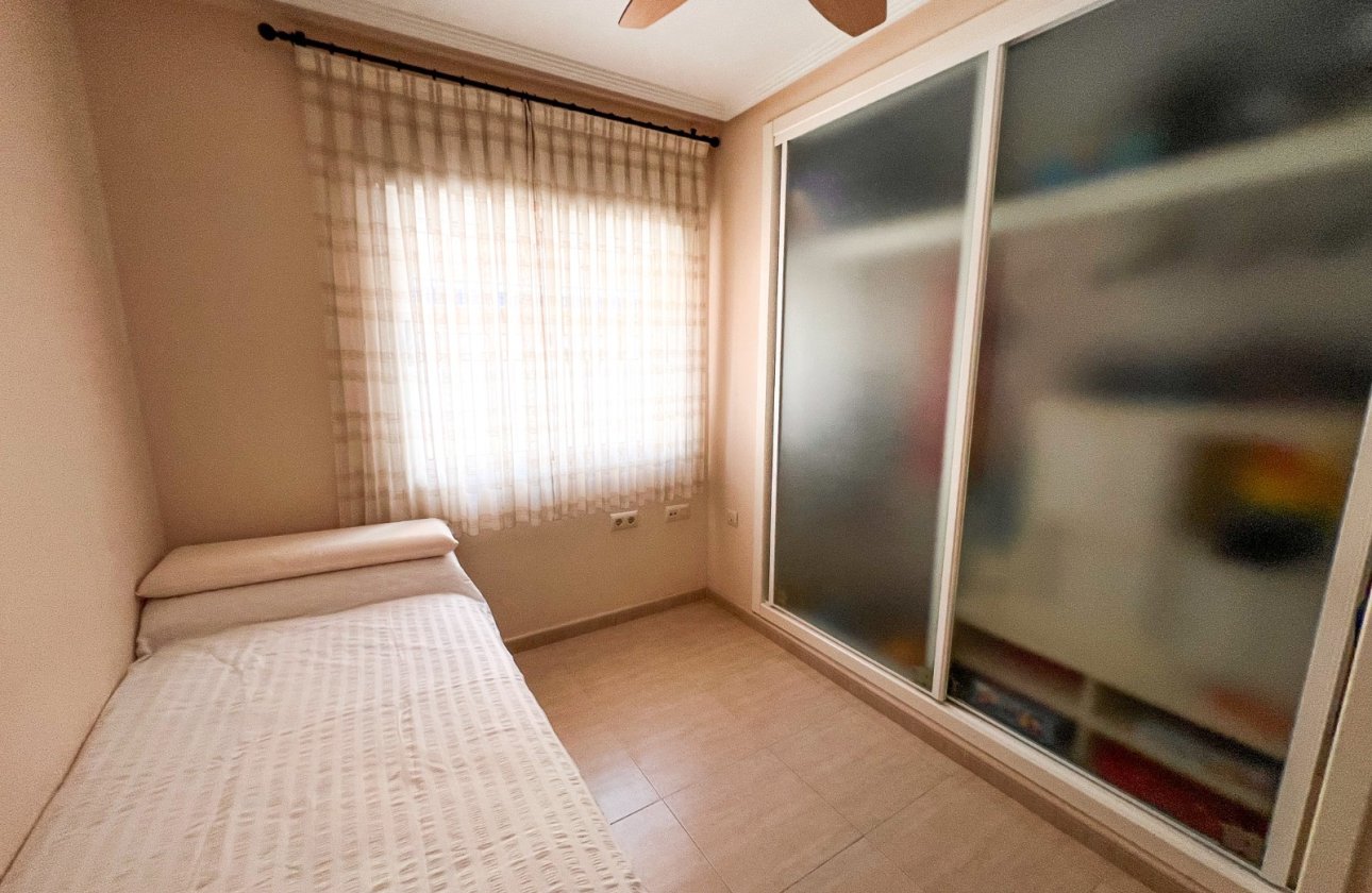 Resale - Villa / Semi detached - Pilar de la Horadada