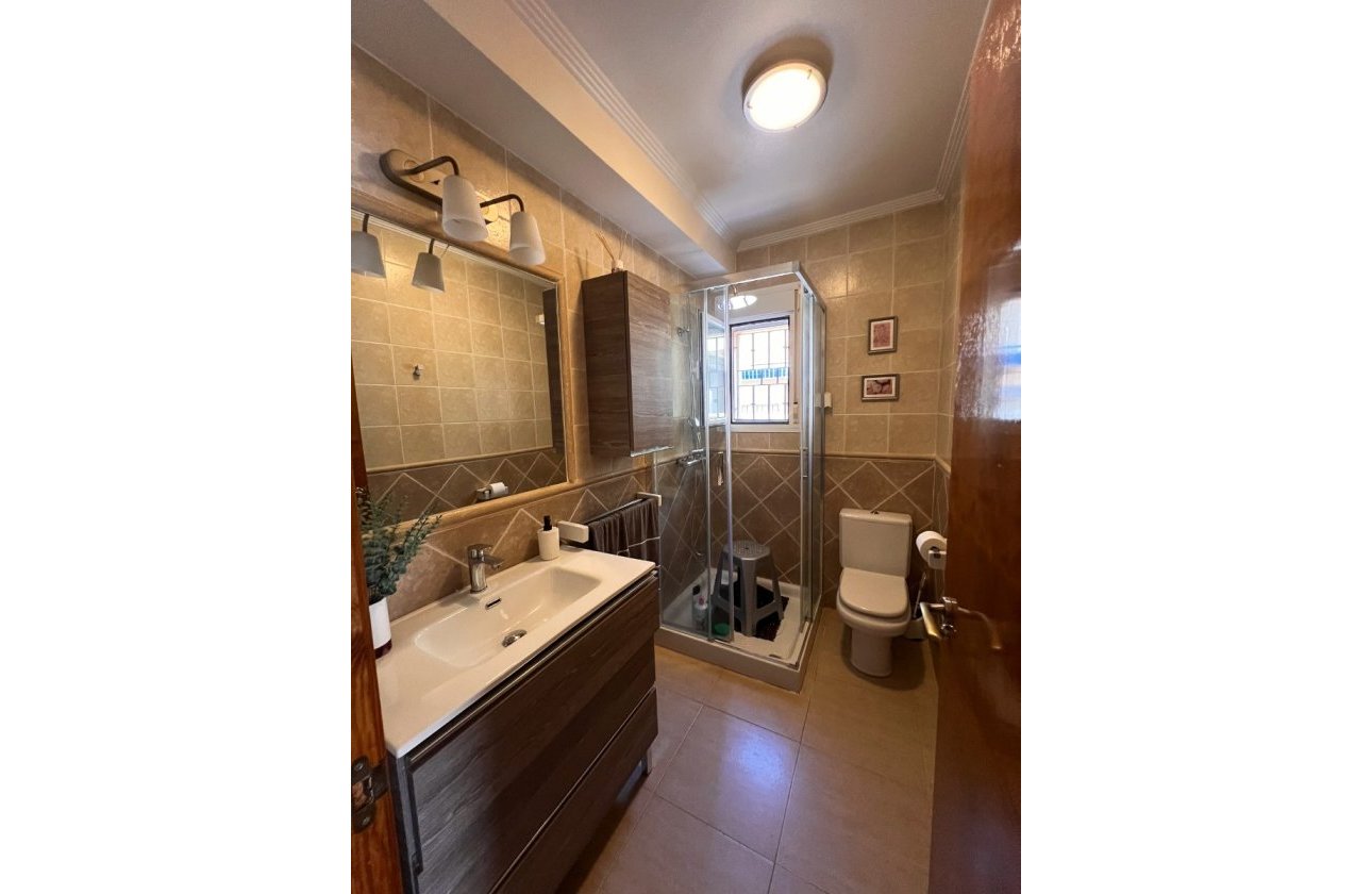 Resale - Villa / Semi detached - Pilar de la Horadada