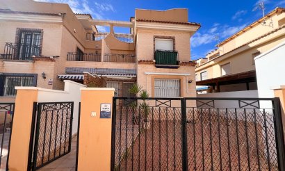 Resale - Villa / Semi detached - Pilar de la Horadada