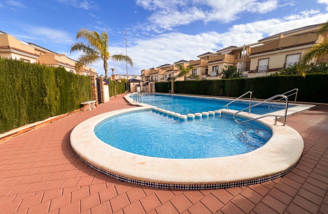 Resale - Villa / Semi detached - Pilar de la Horadada