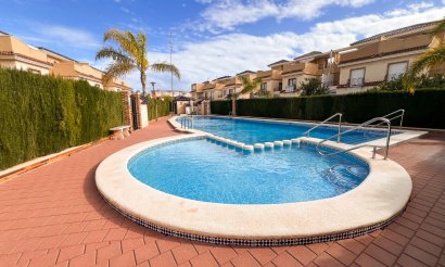 Resale - Villa / Semi detached - Pilar de la Horadada