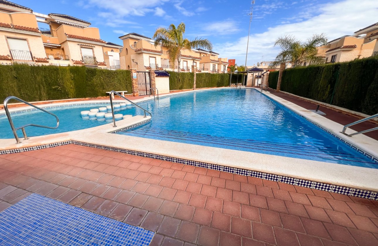 Resale - Villa / Semi detached - Pilar de la Horadada