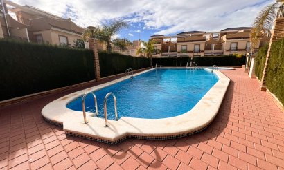Resale - Villa / Semi detached - Pilar de la Horadada