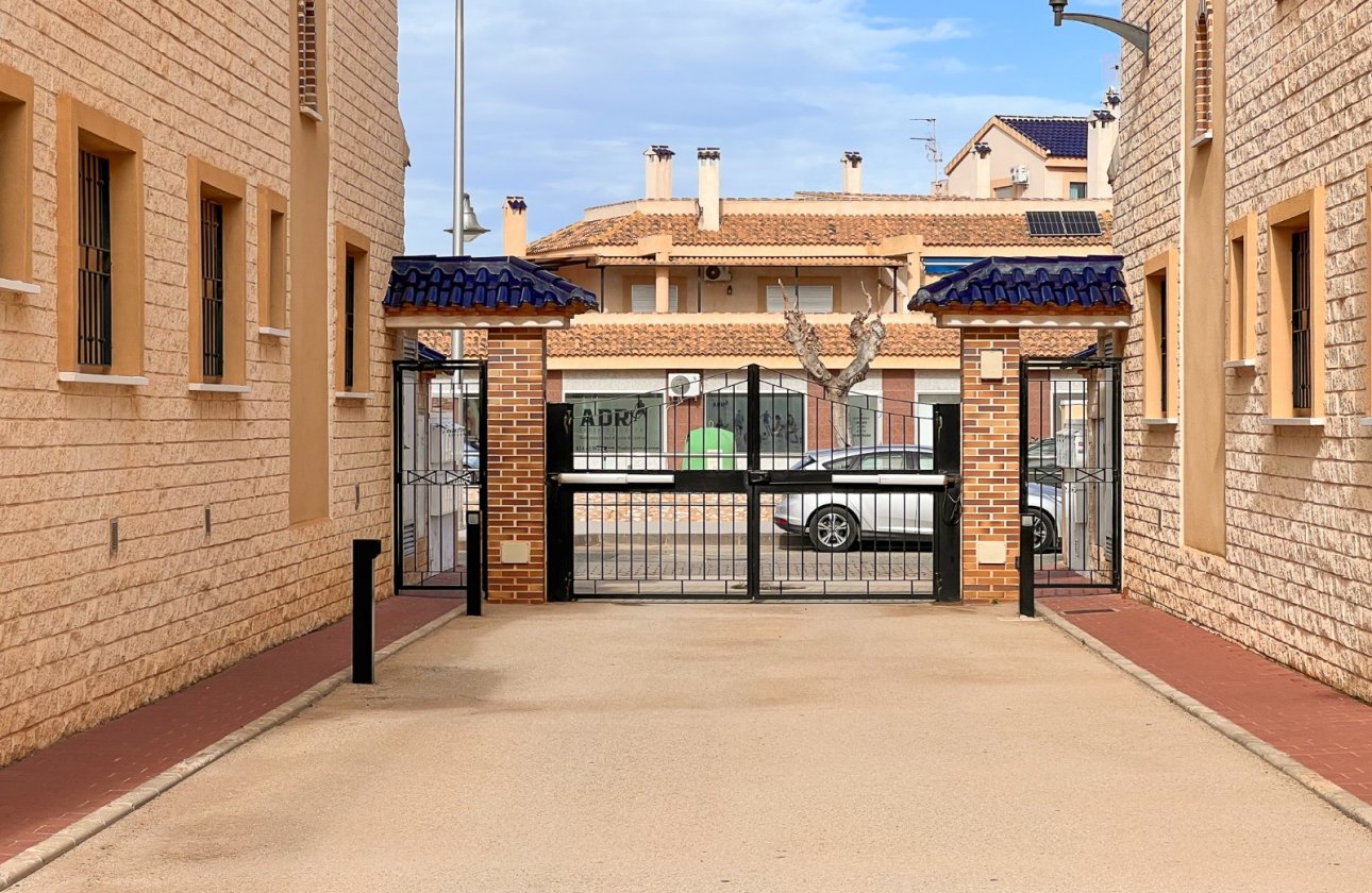 Resale - Villa / Semi detached - Pilar de la Horadada