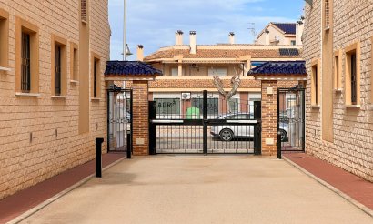 Resale - Villa / Semi detached - Pilar de la Horadada