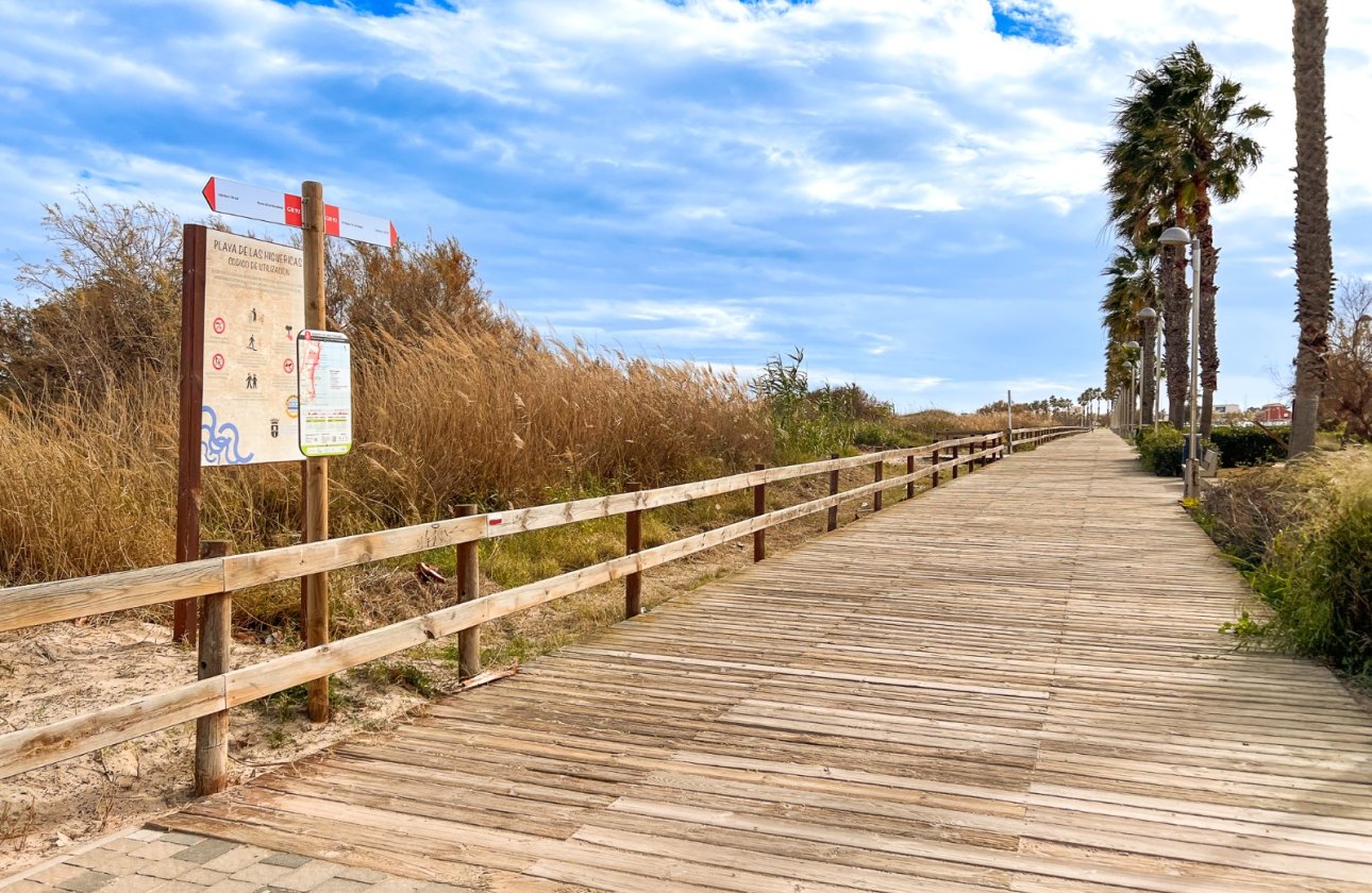 Resale - Villa / Semi detached - Pilar de la Horadada