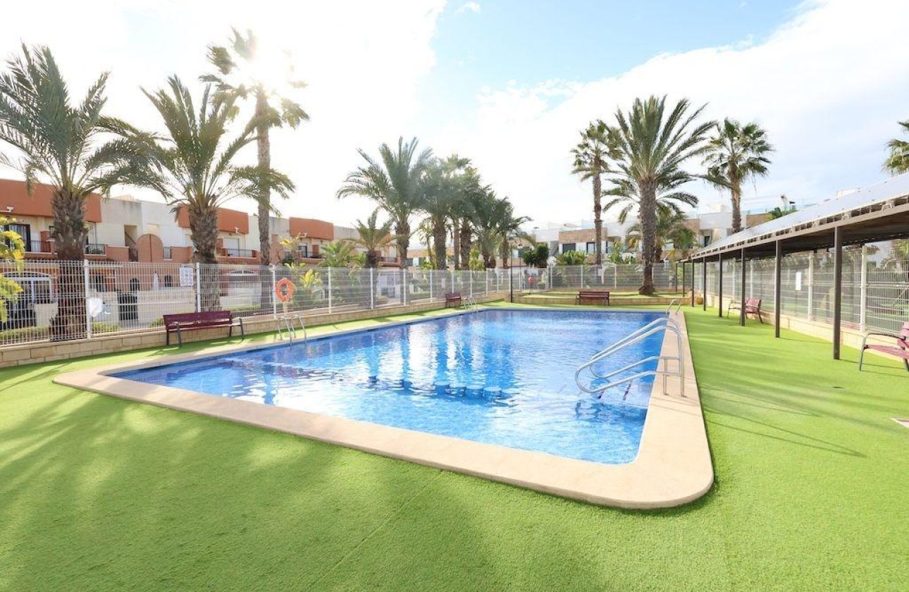 Reventa - Villa / Semi detached - Orihuela Costa - Los Dolses