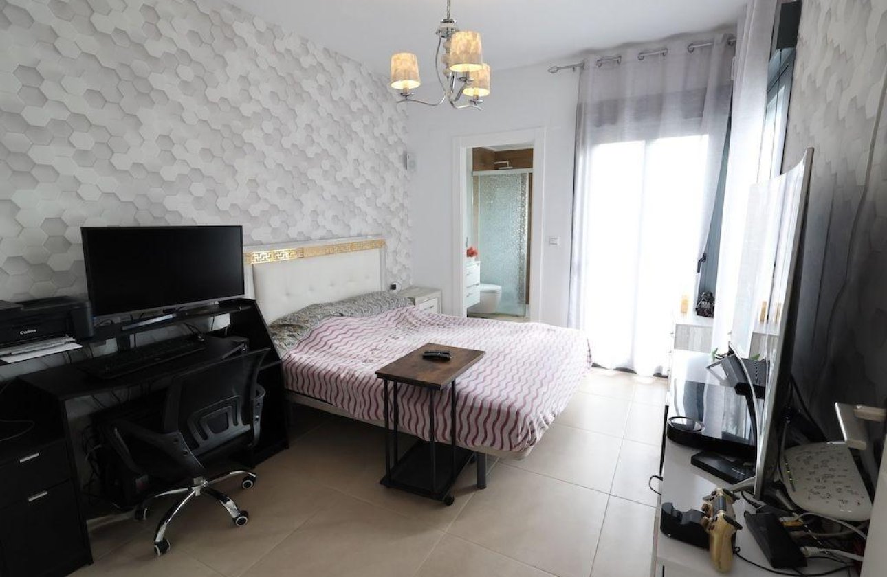 Reventa - Villa / Semi detached - Orihuela Costa - Los Dolses