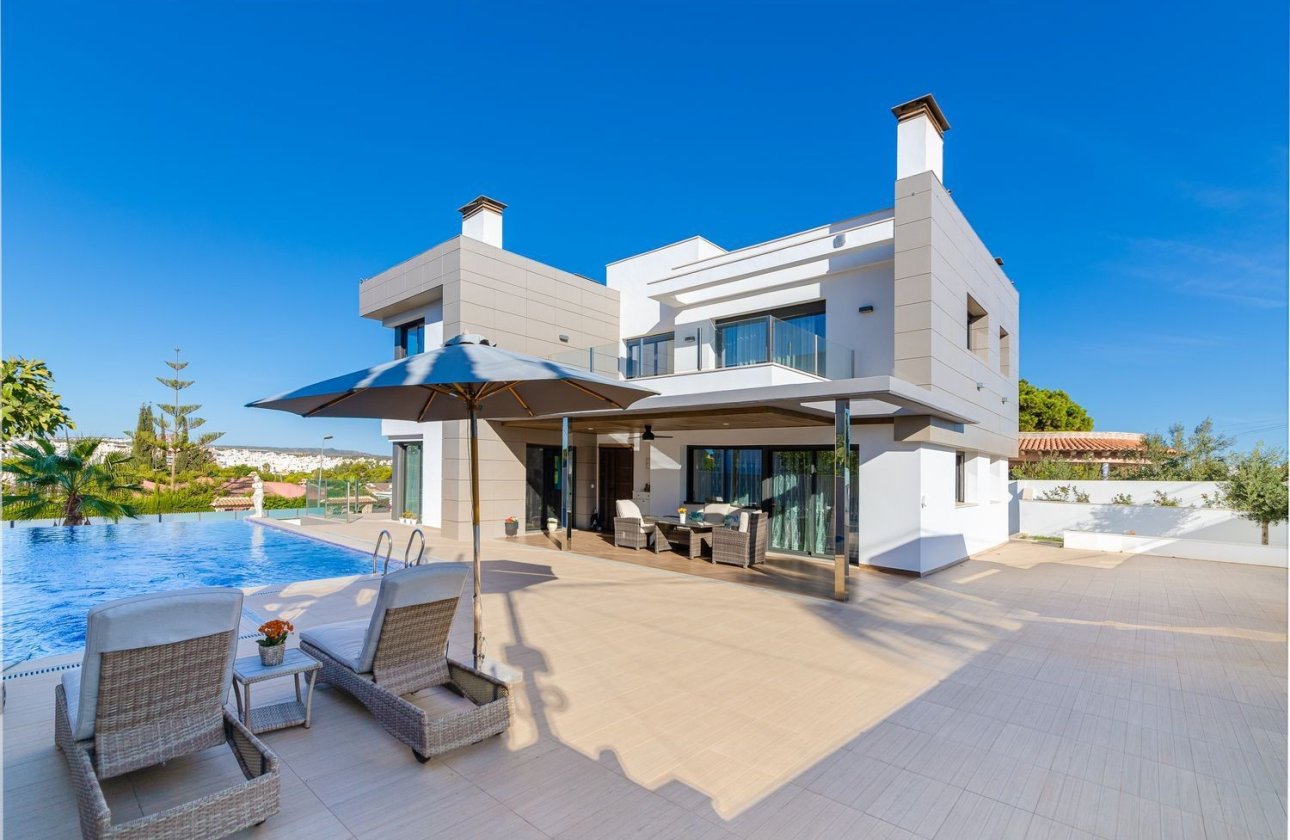 Resale - Villa - Torrevieja