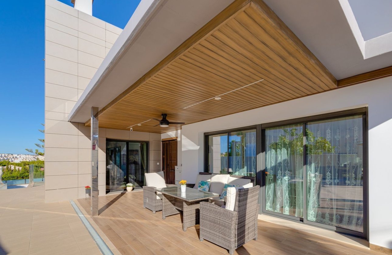 Resale - Villa - Torrevieja