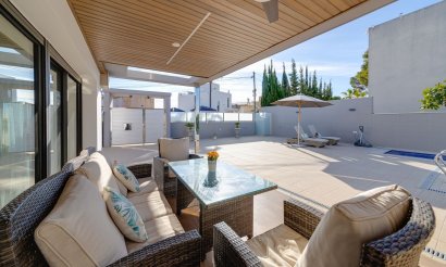 Resale - Villa - Torrevieja