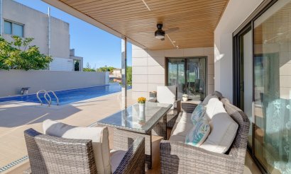 Resale - Villa - Torrevieja