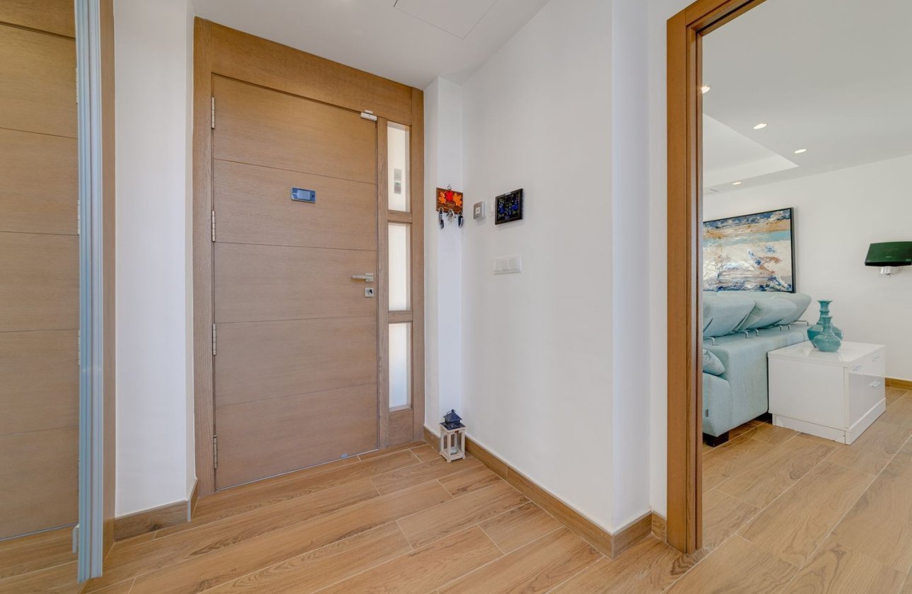 Resale - Villa - Torrevieja