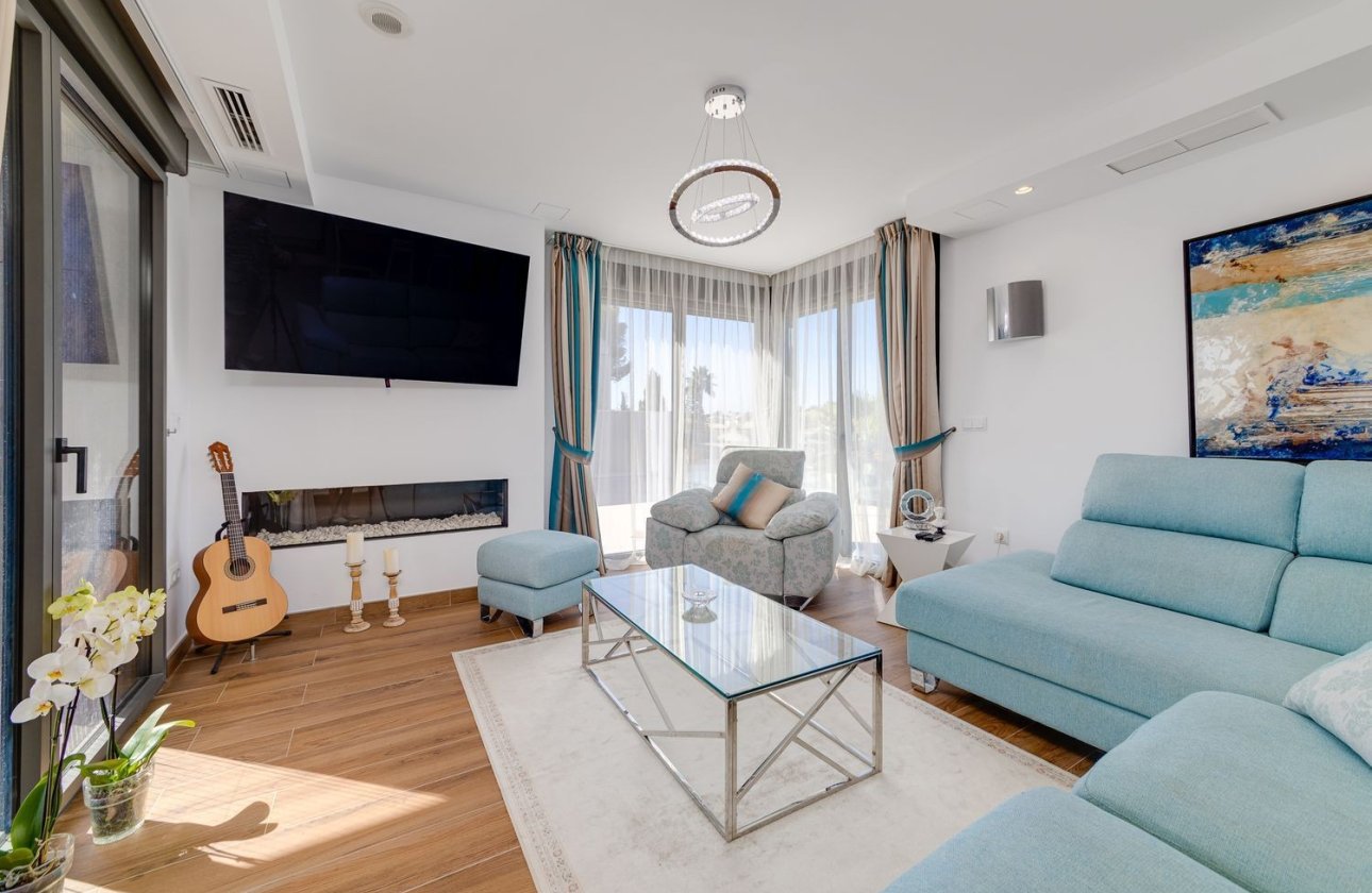 Resale - Villa - Torrevieja